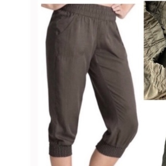 Athleta Olive Lyocell Blend Benicia Capri Crop Jogger Pants Elastic Waist sz 8 - Picture 1 of 9
